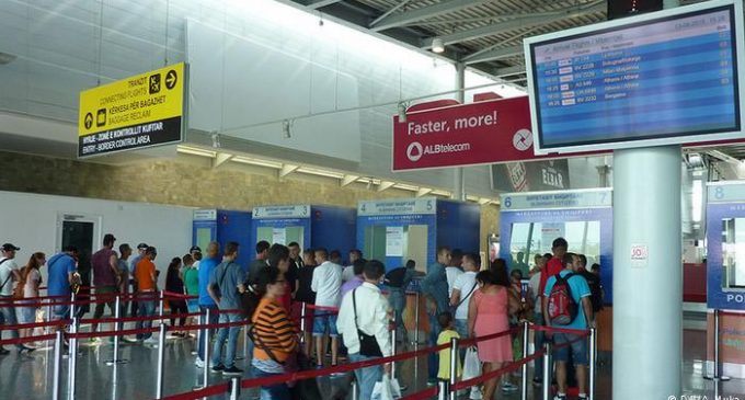 Monopoli i kompanive ajrore ne Shqiperi - 3 kompani zene 41 perqind te tregut te fluturimeve